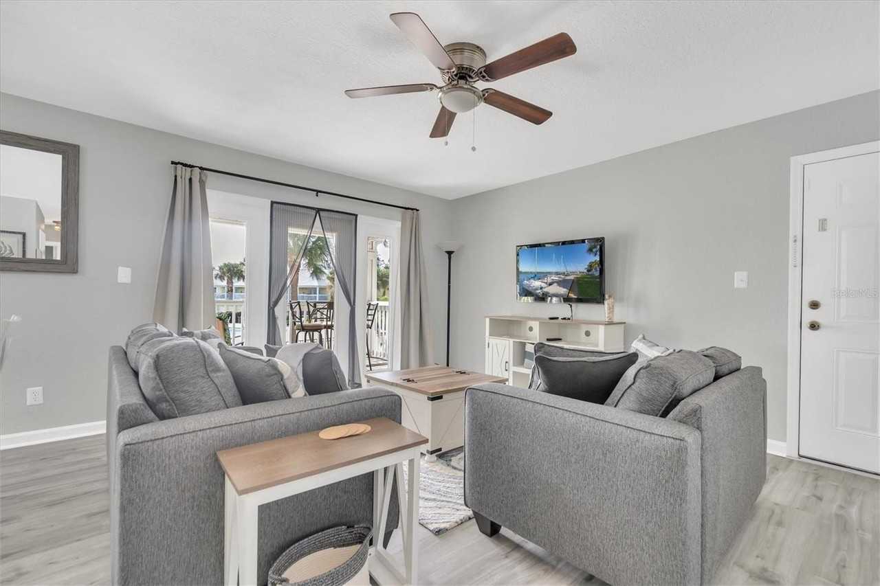102 Pompano Dr Se #C - Photo 5 of 43