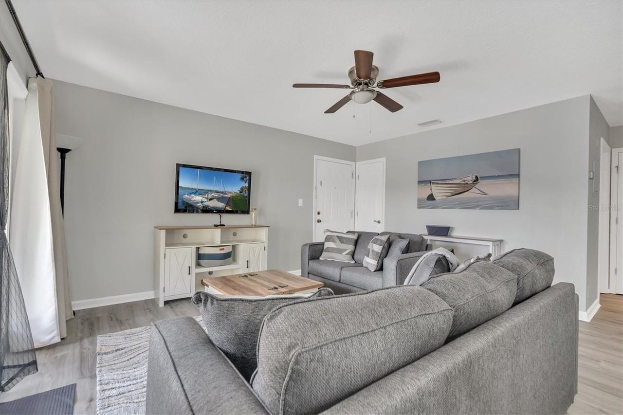 102 Pompano Dr Se #C - Photo 6 of 43