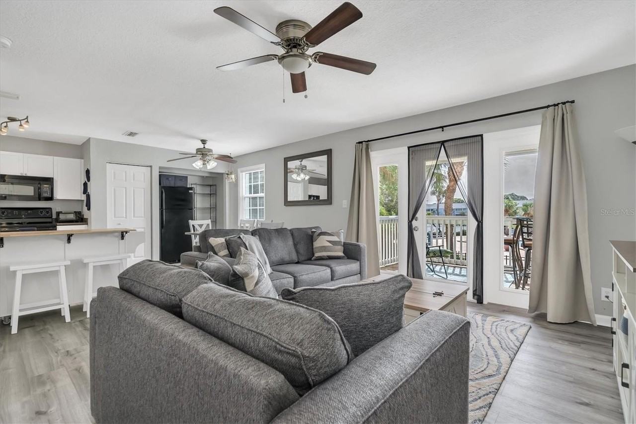 102 Pompano Dr Se #C - Photo 7 of 43