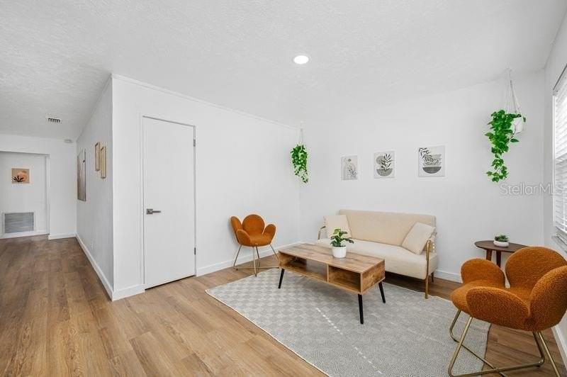 4409 W Pearl Ave - Photo 2 of 21