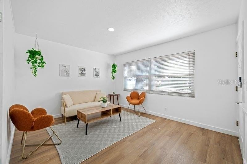 4409 W Pearl Ave - Photo 3 of 21