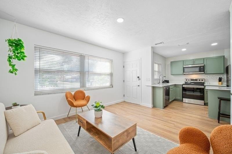 4409 W Pearl Ave - Photo 4 of 21