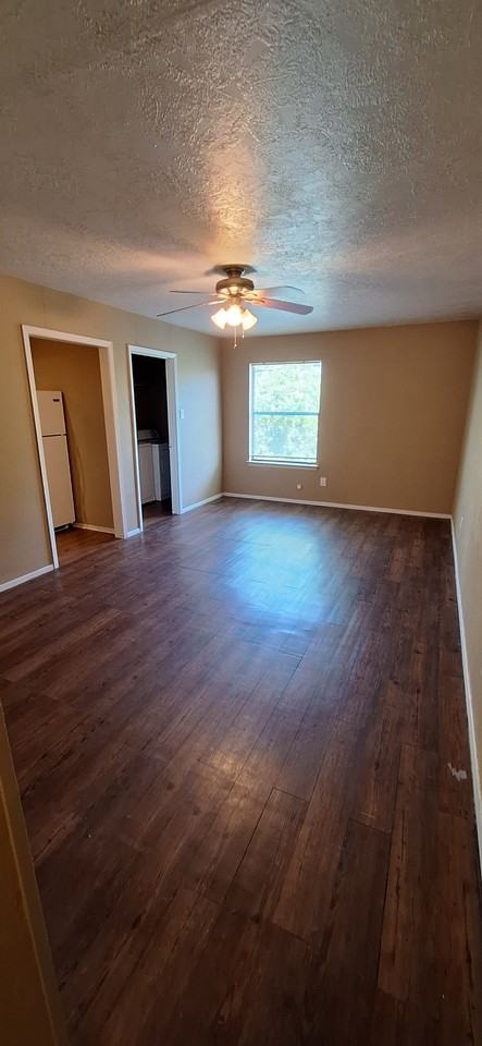 302 Manuel Dr #D - Photo 2 of 8