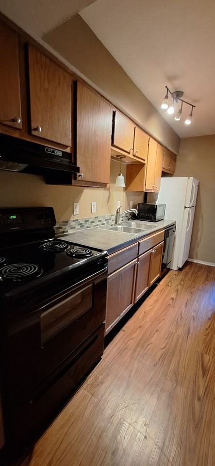 302 Manuel Dr #D - Photo 5 of 8