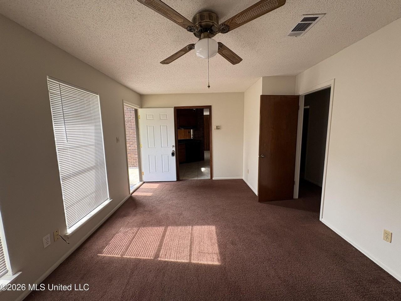 109 Gettysburg Cir - Photo 3 of 15