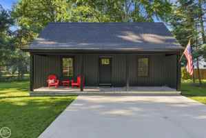 featured image of 3117 Maplewood Dr