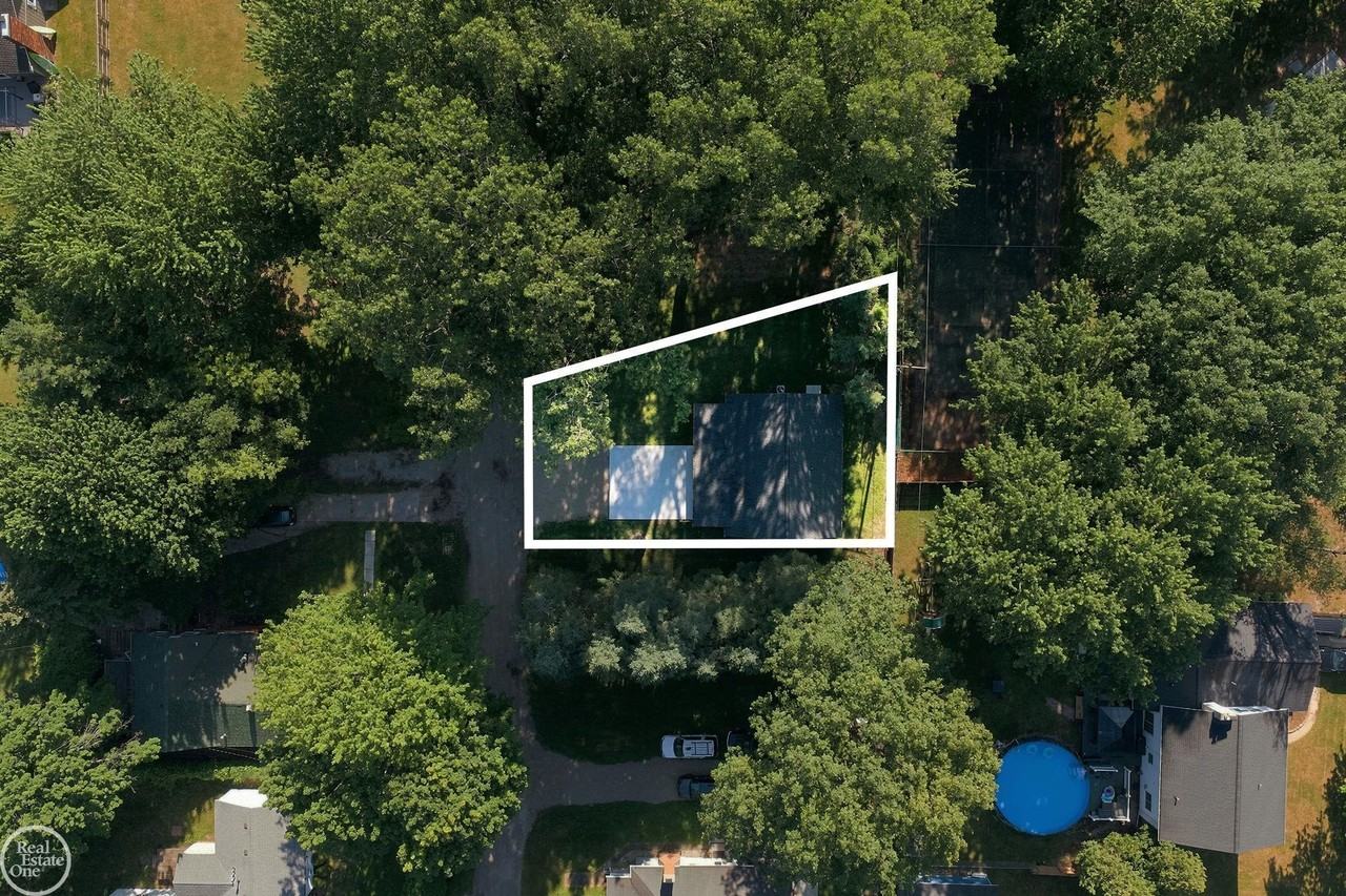 3117 Maplewood Dr - Photo 3 of 49