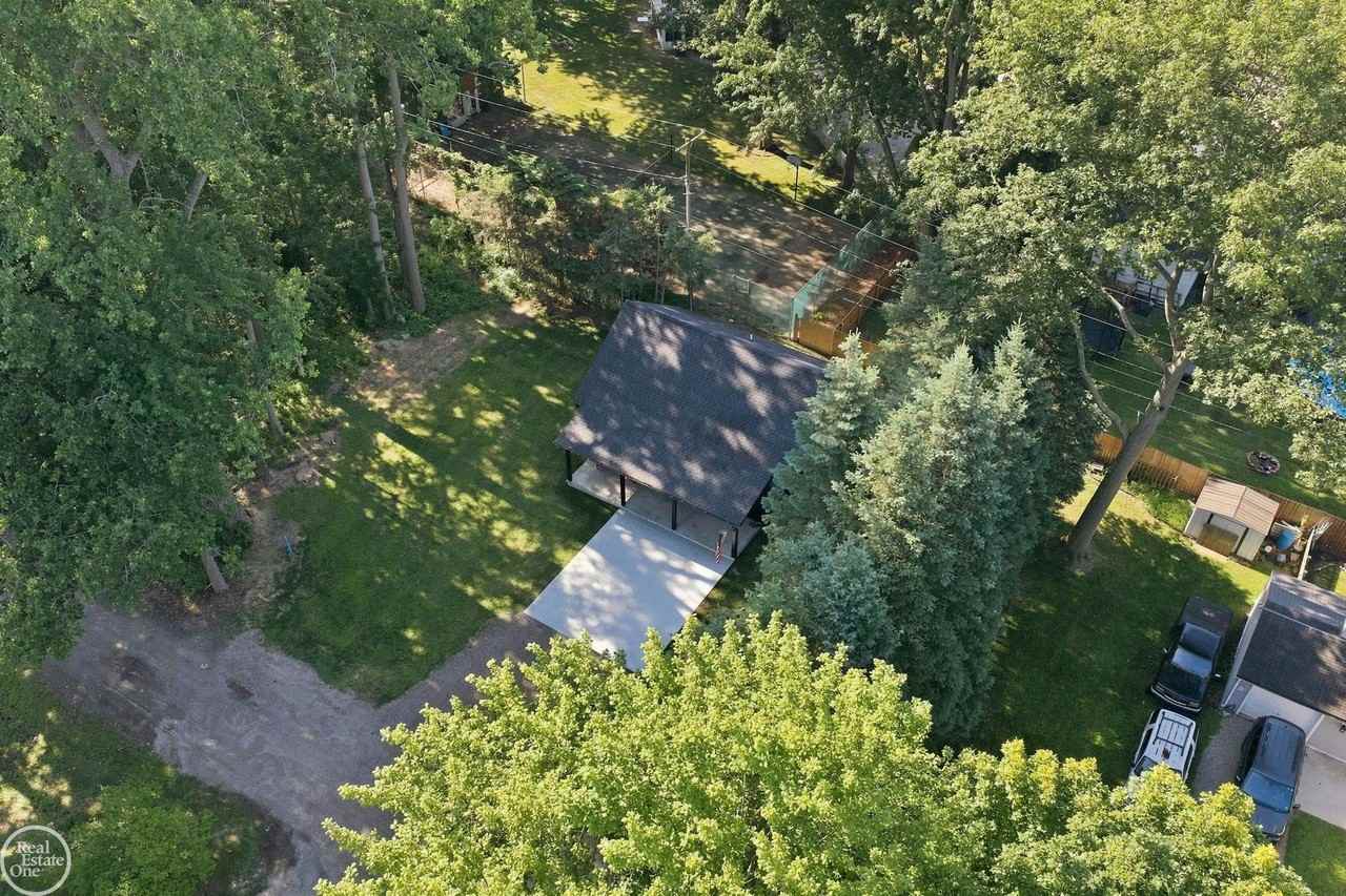 3117 Maplewood Dr - Photo 5 of 49