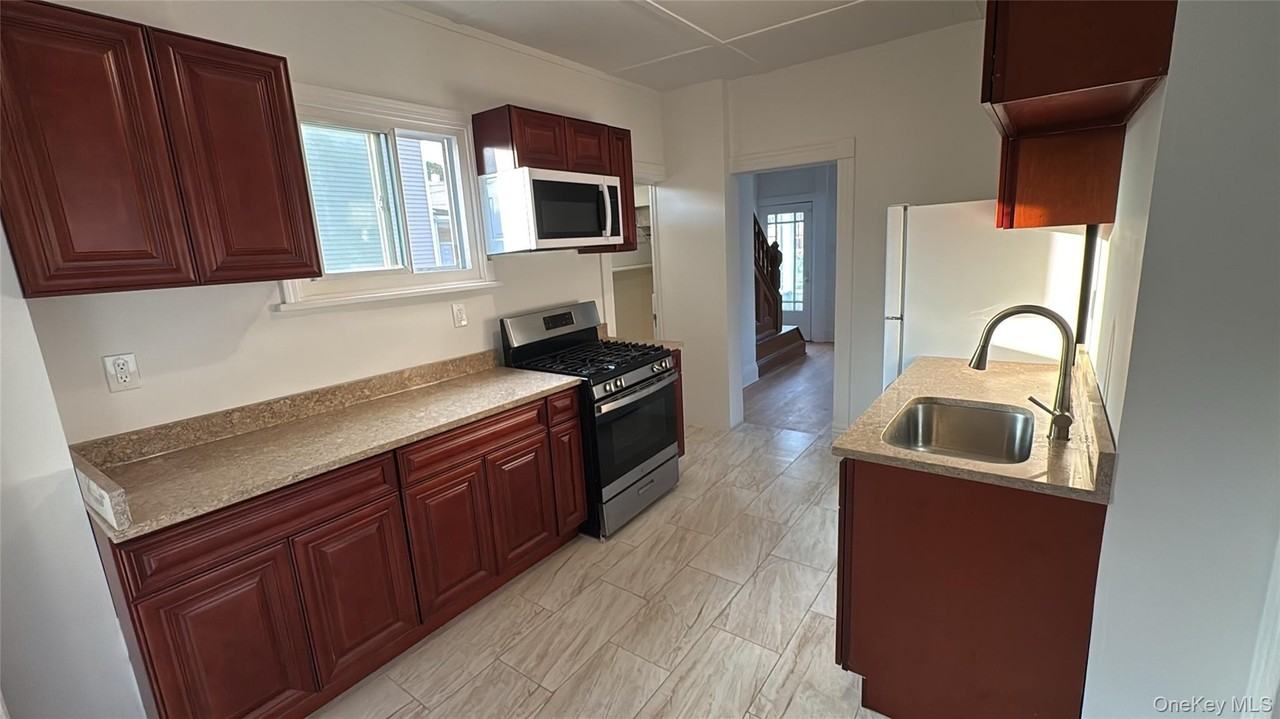 20 Benton Ave - Photo 3 of 13