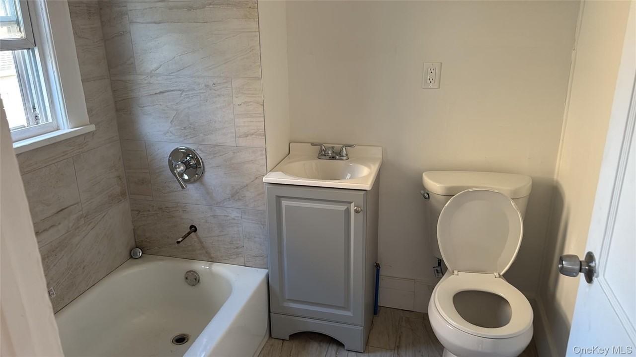 20 Benton Ave - Photo 5 of 13