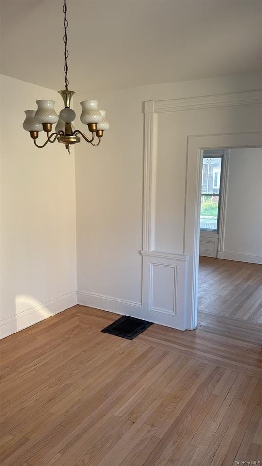 20 Benton Ave - Photo 6 of 13