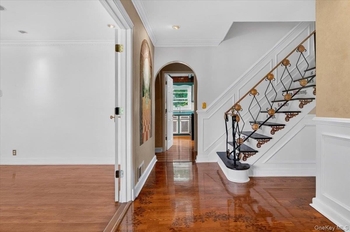 1155 Webster Ave - Photo 3 of 37