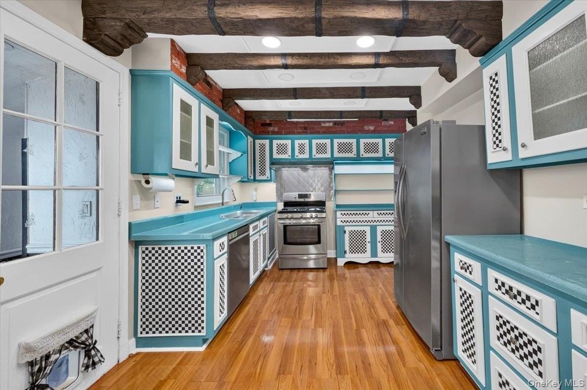 1155 Webster Ave - Photo 4 of 37