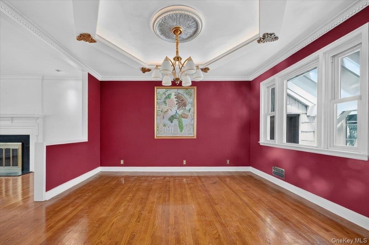 1155 Webster Ave - Photo 6 of 37