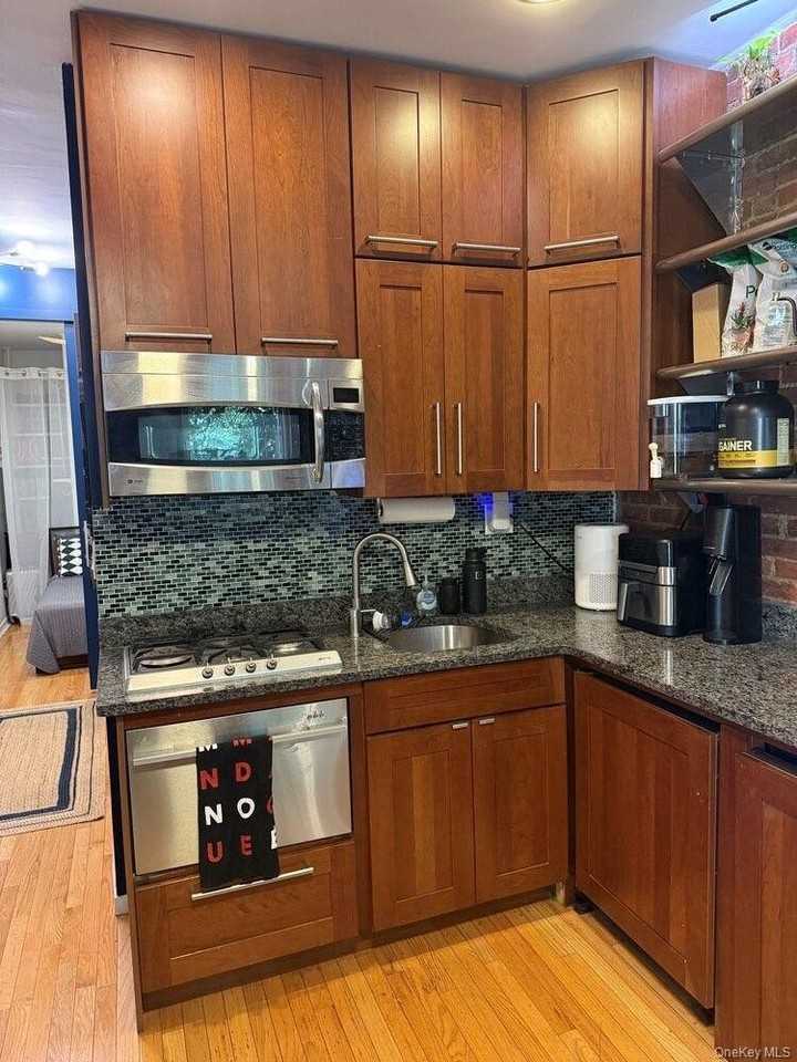 438 W 49th St #2B - Photo 2 of 6