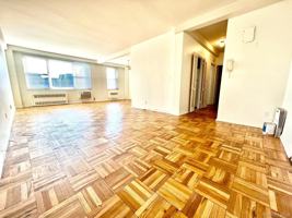 featured image of 10 Lake St #2K