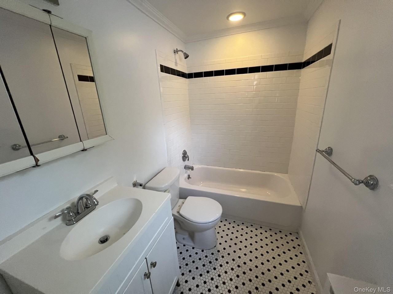 166A Frost Pond Rd - Photo 3 of 8