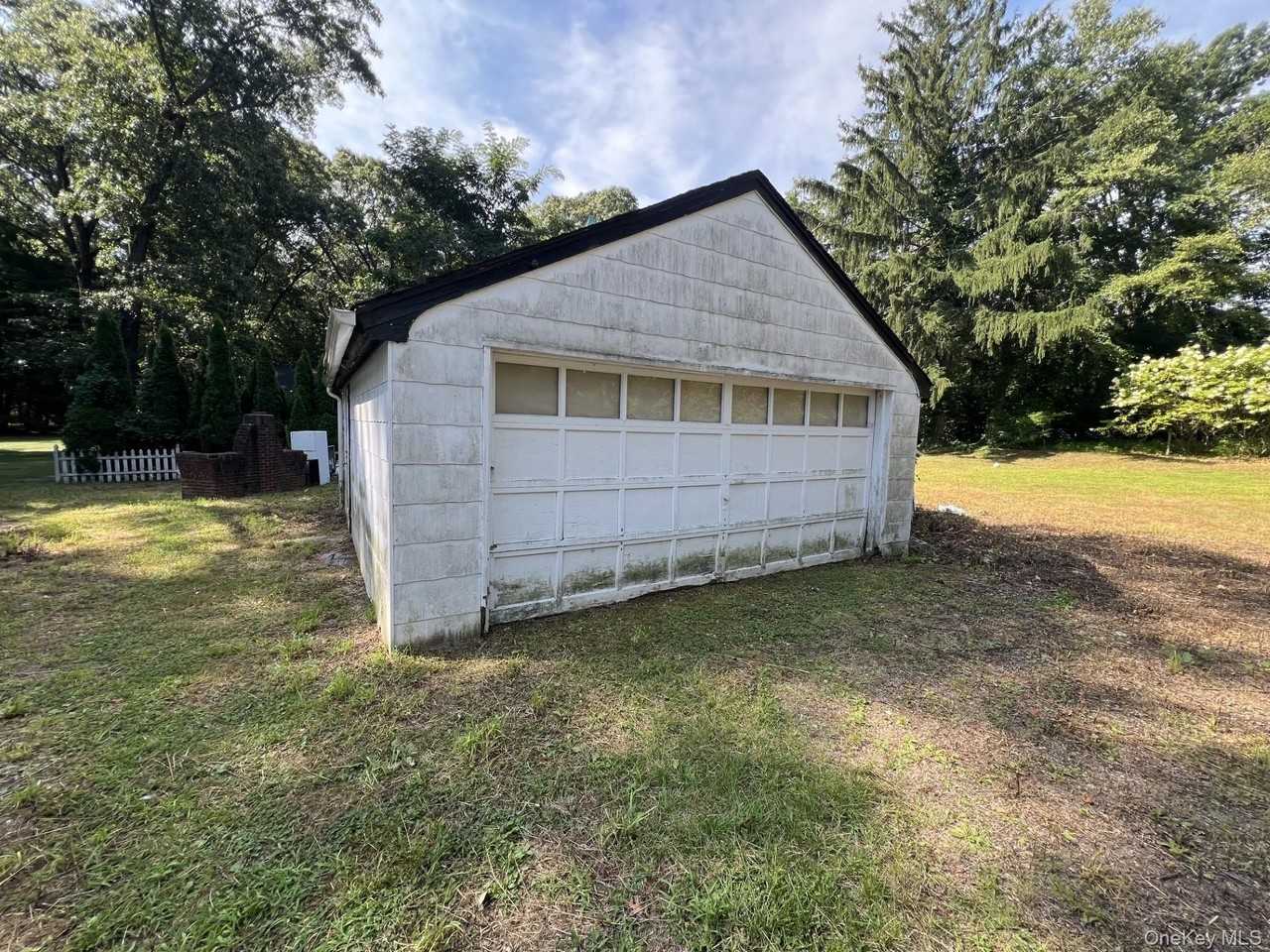 166A Frost Pond Rd - Photo 5 of 8