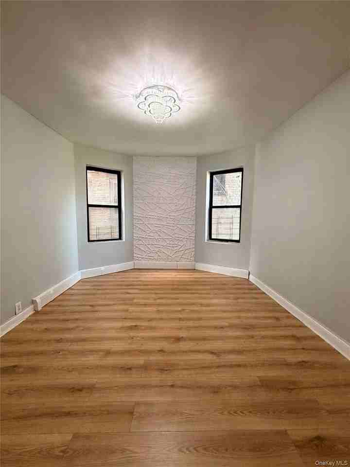 11 Lawrence St #1L