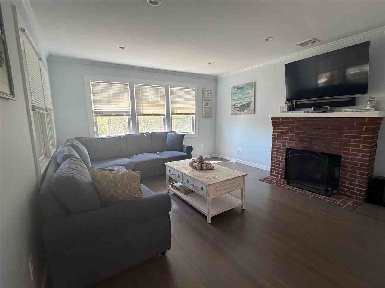 7 Crescent Ave - Photo 4 of 13
