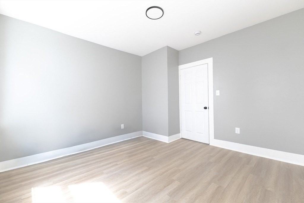 54 Laurel St #1 - Photo 4 of 7