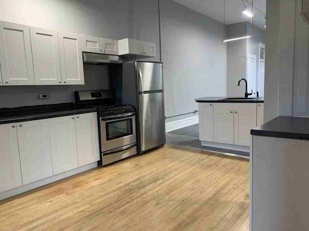 8 N State St - Photo 3 of 10