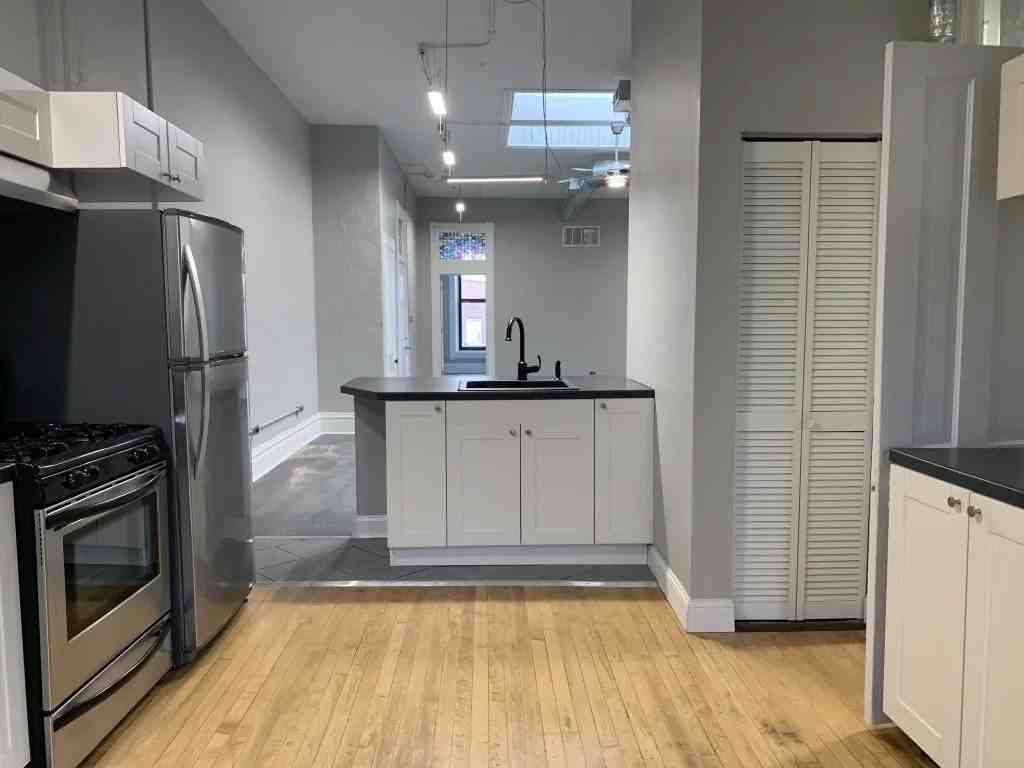 8 N State St - Photo 5 of 10