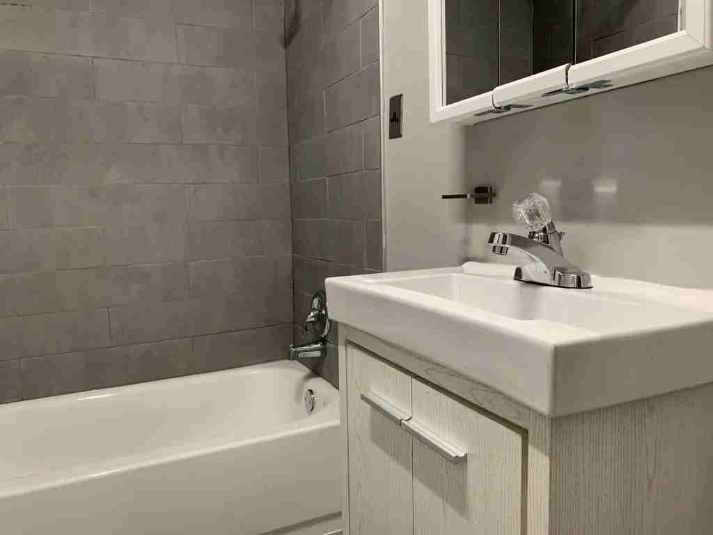8 N State St - Photo 6 of 10