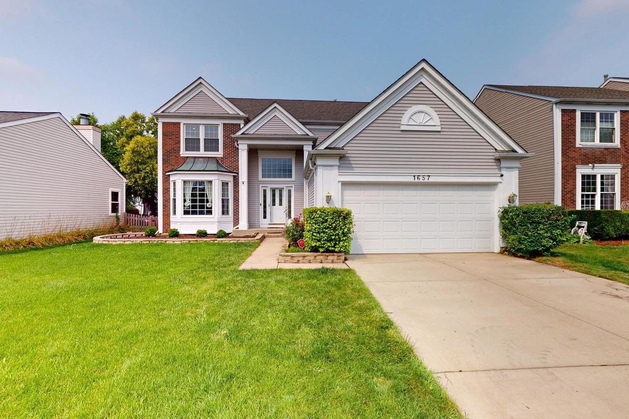 1657 Fairport Dr - Photo 2 of 32