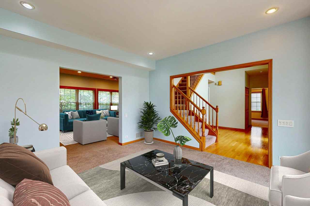 1657 Fairport Dr - Photo 4 of 32