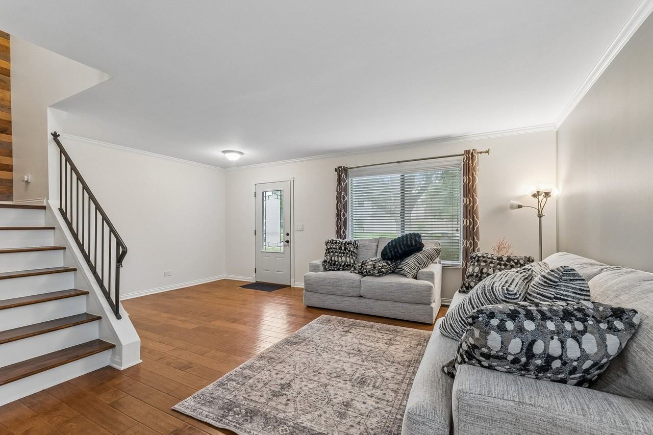 298 Danbury Dr - Photo 3 of 10