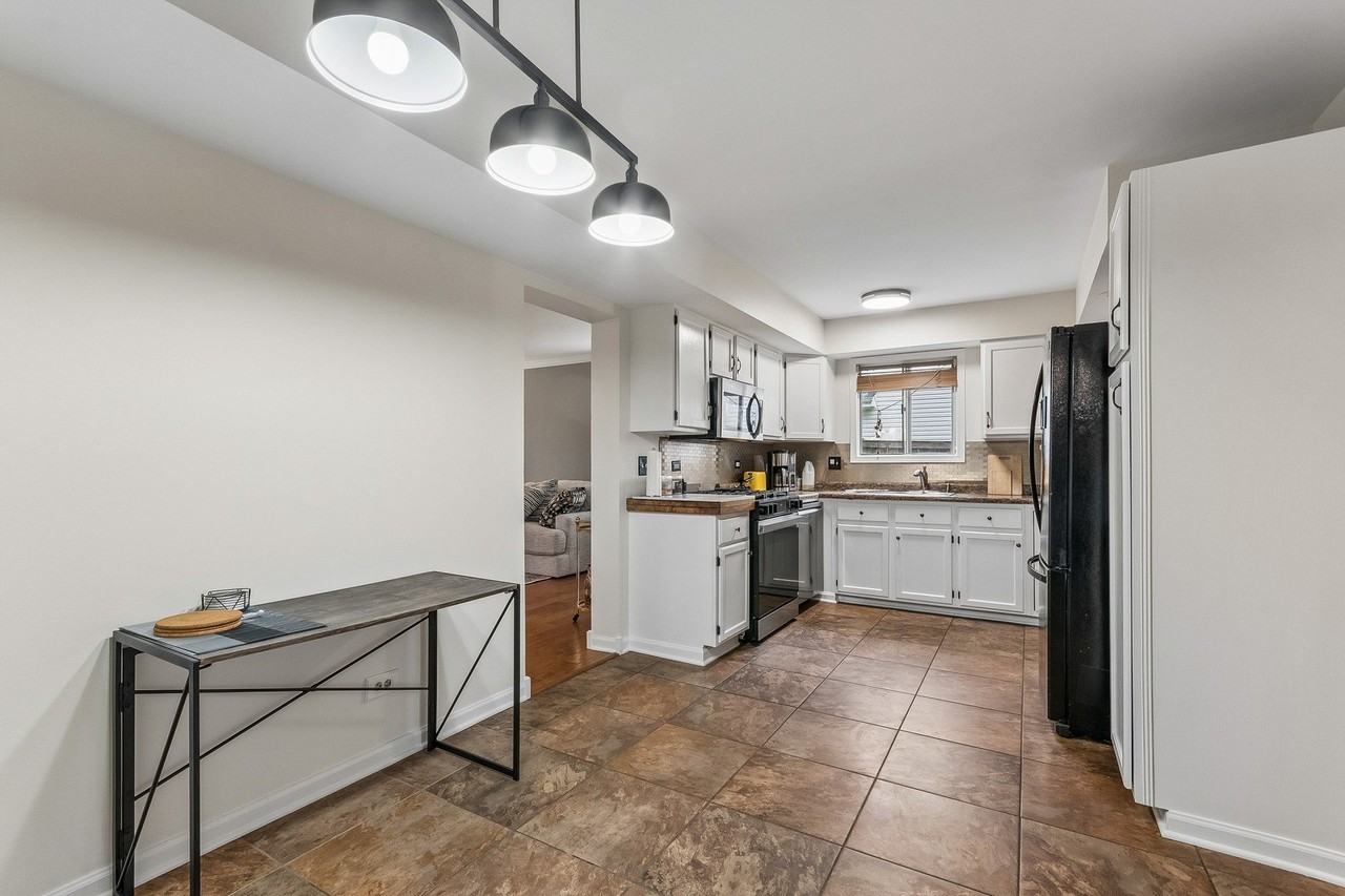 298 Danbury Dr - Photo 4 of 10
