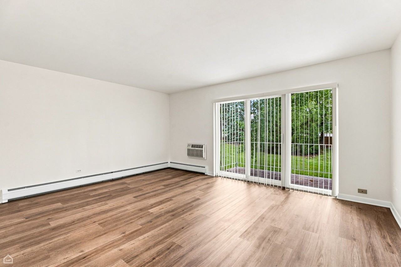 543 Burlington Ave #202 - Photo 6 of 19