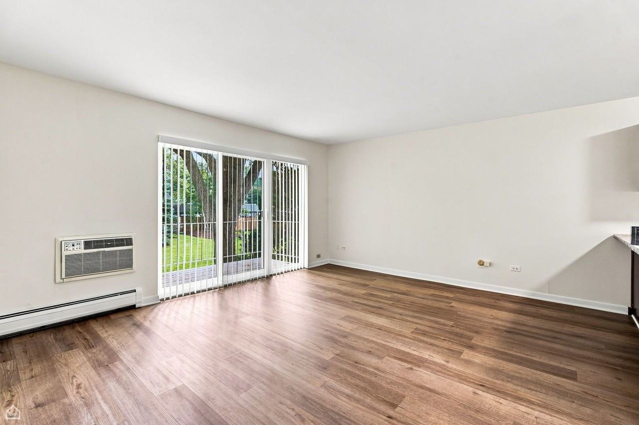 543 Burlington Ave #202 - Photo 7 of 19