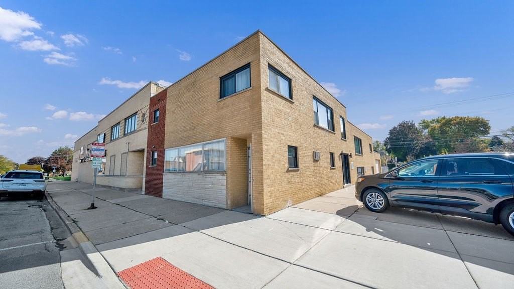 6646 26th St #2R