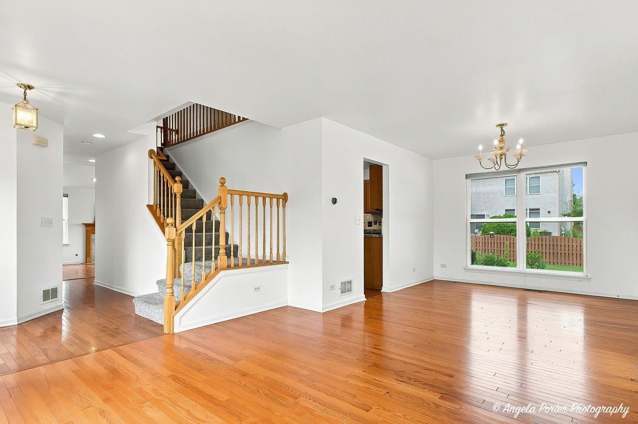 10570 Wing Pointe Dr - Photo 4 of 34