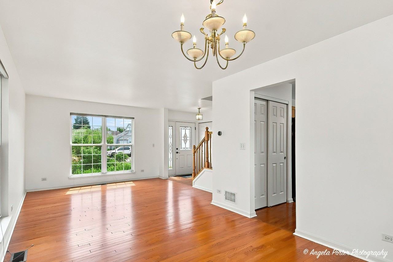 10570 Wing Pointe Dr - Photo 5 of 34