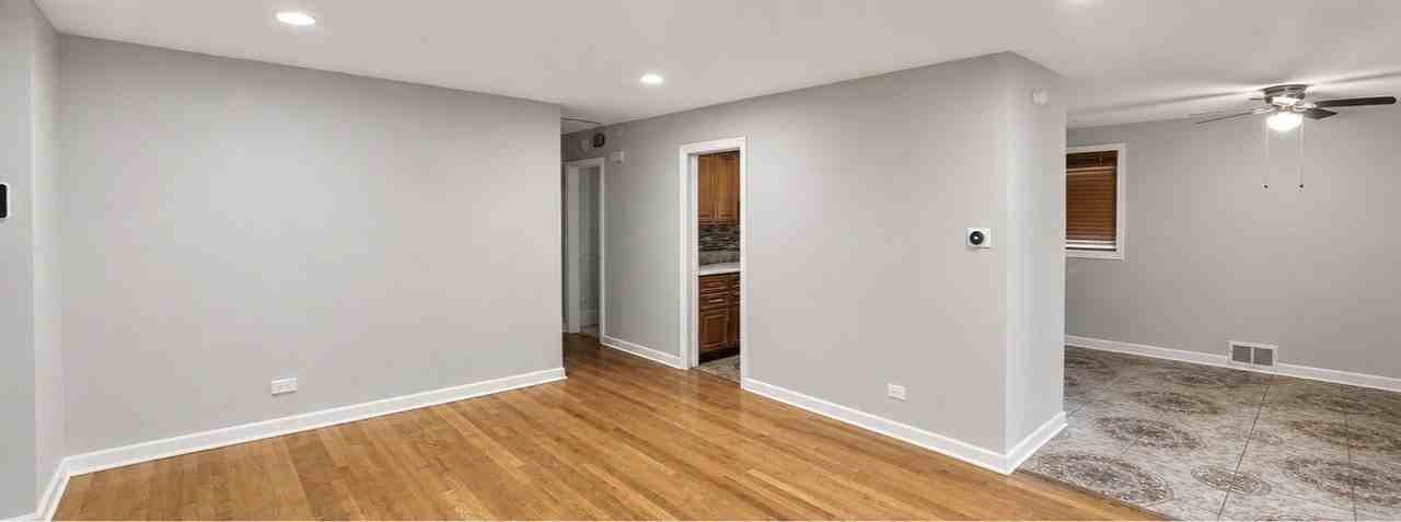 15111 Woodlawn Ave - Photo 2 of 11