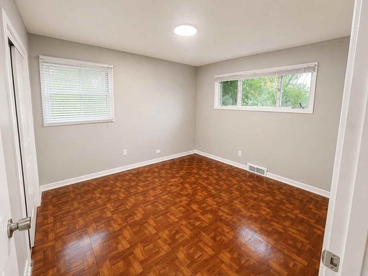 15111 Woodlawn Ave - Photo 6 of 11