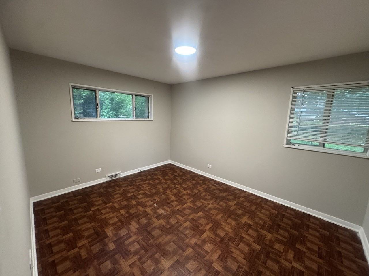 15111 Woodlawn Ave - Photo 7 of 11