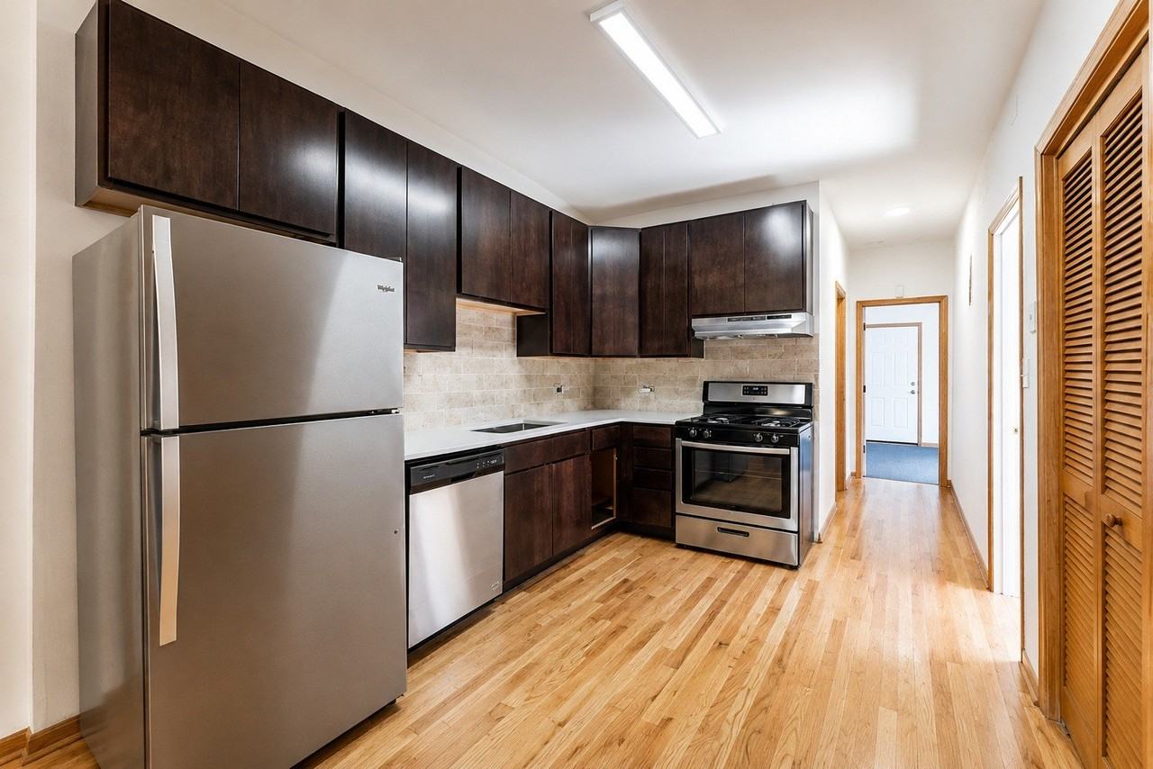 1343 N Leavitt St #1 - Photo 5 of 11