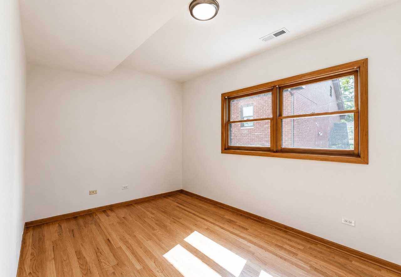 1343 N Leavitt St #1 - Photo 6 of 11