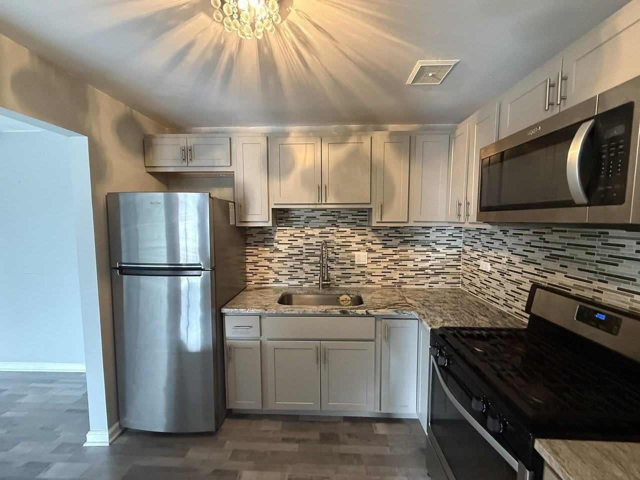 16W486 Lake Dr #201 - Photo 4 of 14