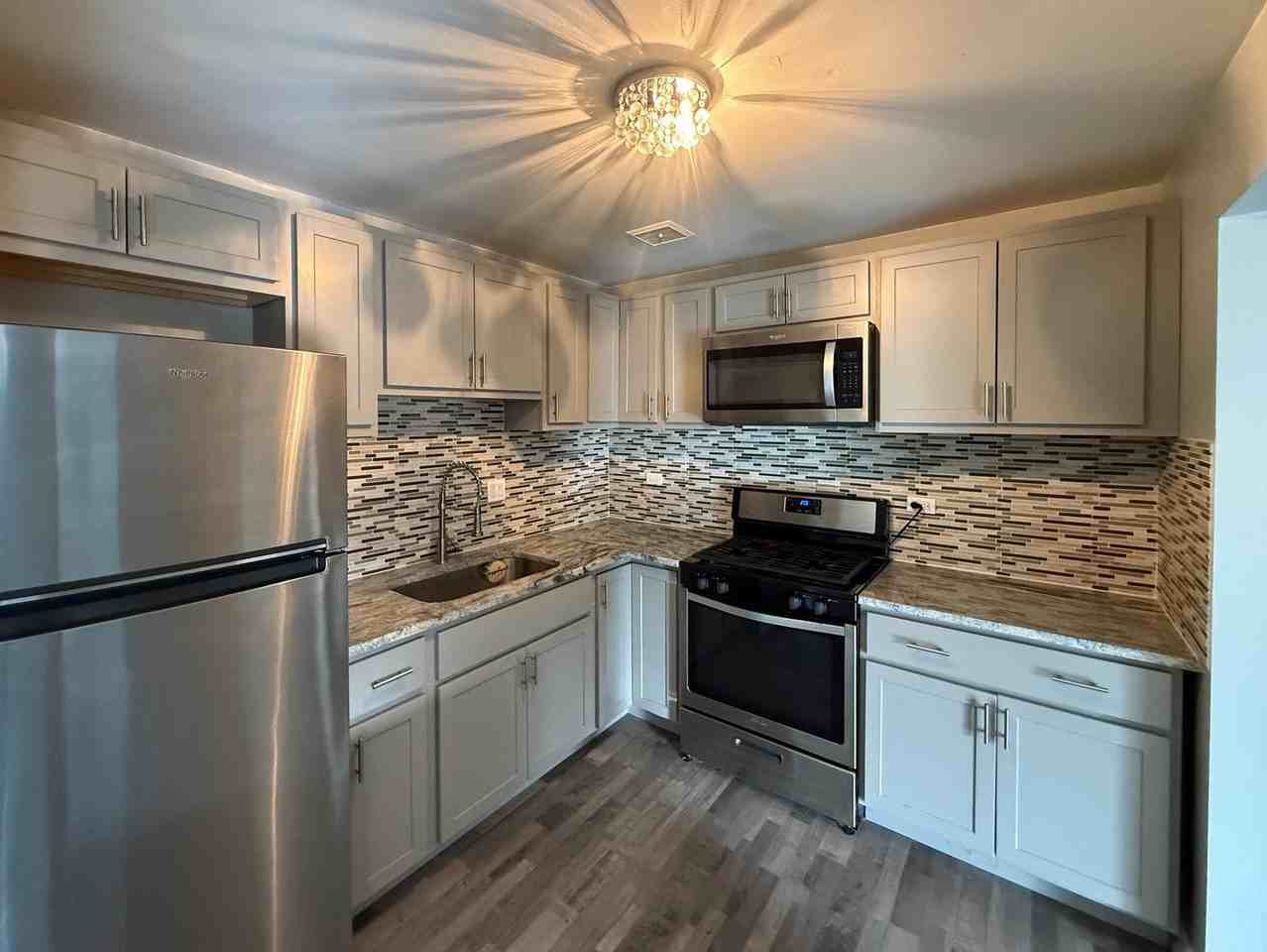 16W486 Lake Dr #201 - Photo 6 of 14