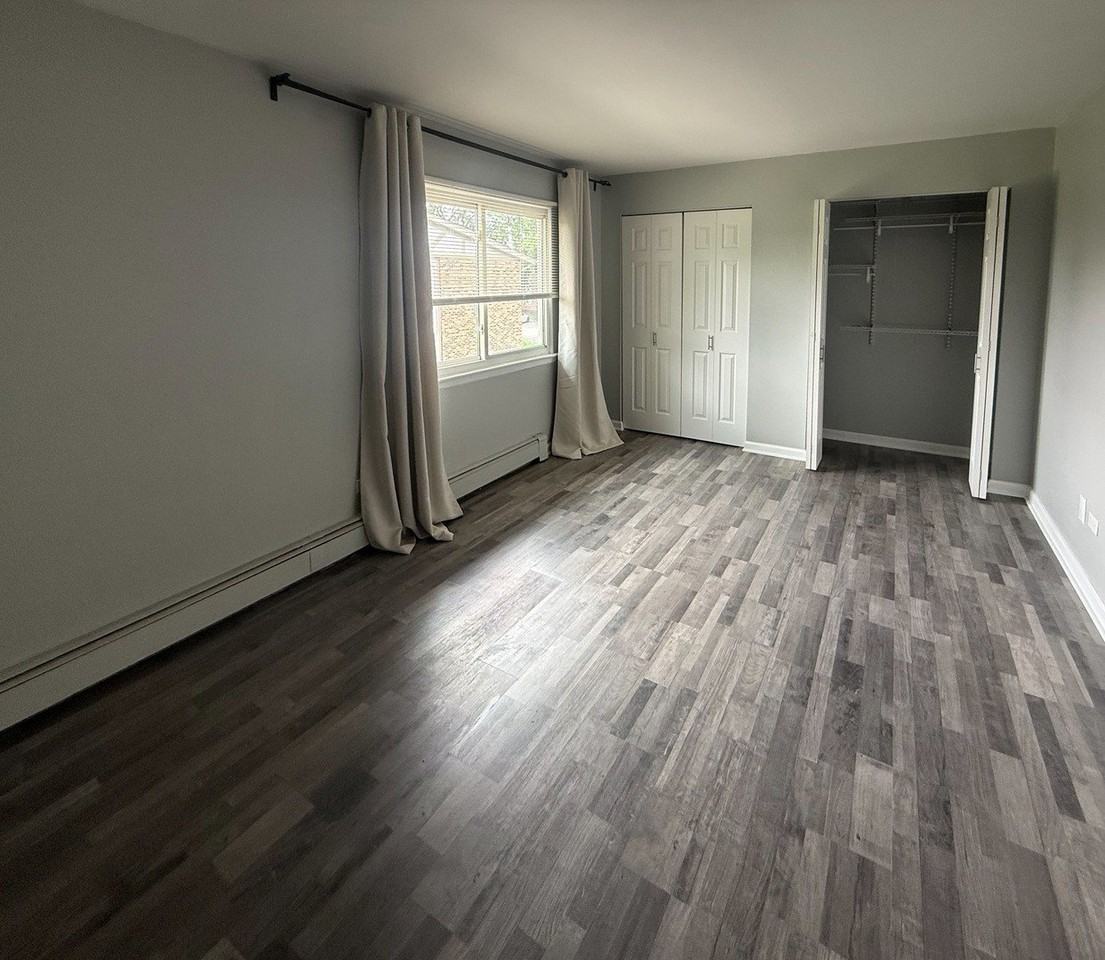 16W486 Lake Dr #201 - Photo 7 of 14