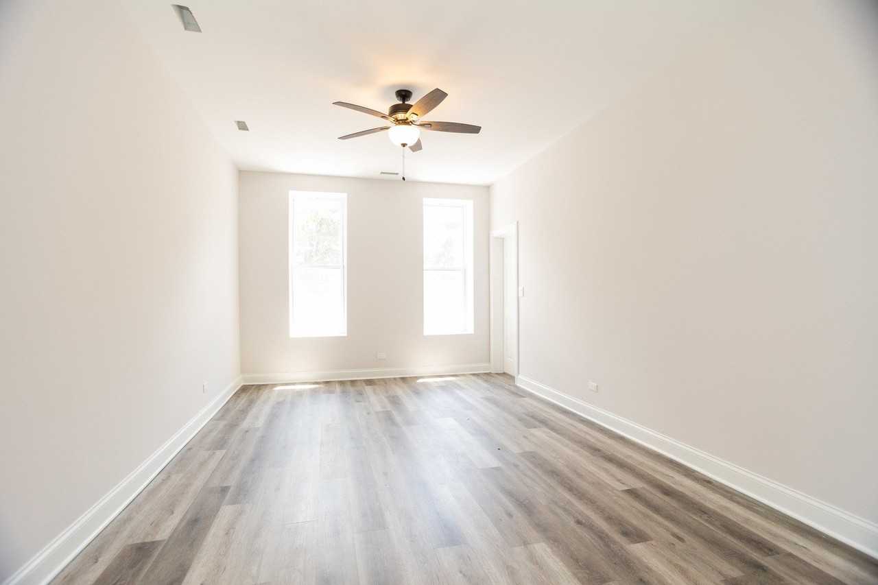 2248 W 21st St #1R - Photo 2 of 10