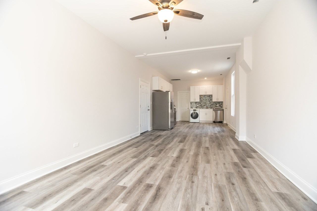 2248 W 21st St #1R - Photo 3 of 10