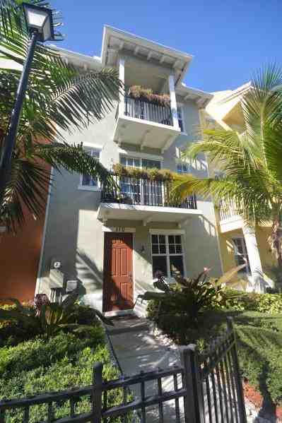 110 SW 1st Ave - Photo 2 of 8