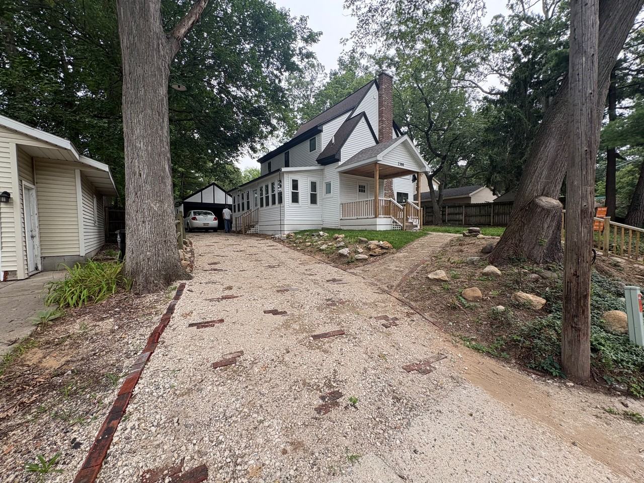 2390 Crestview Dr Sw #1 - Photo 4 of 38