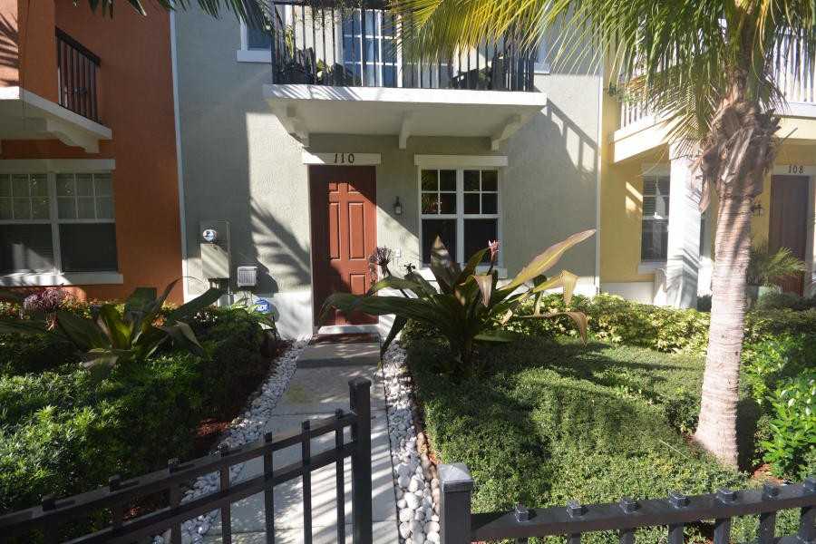 110 SW 1st Ave - Photo 3 of 8